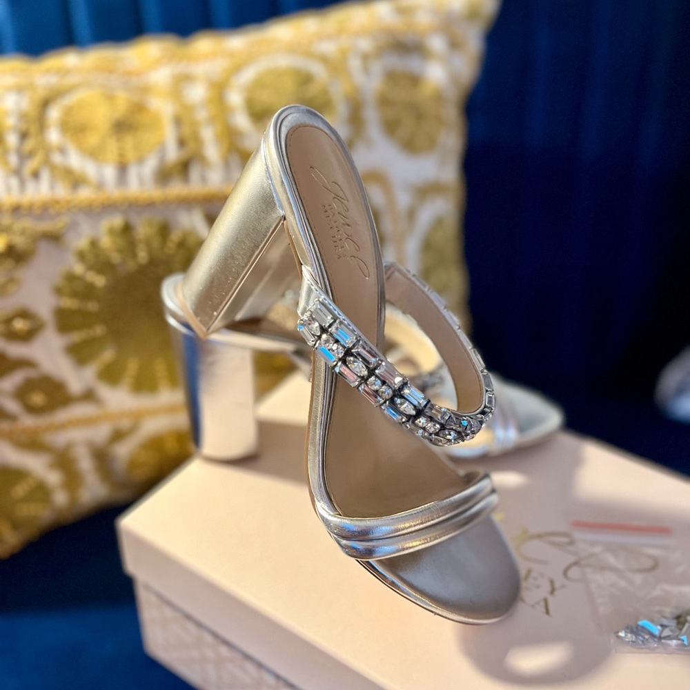 Badgley Mischka Silver Metallic Crystal-Embellished Block Heel Sandals
